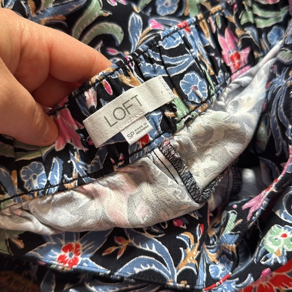 loft blue floral cropped pants 100% viscose with pockets size PS - Picture 3 of 3